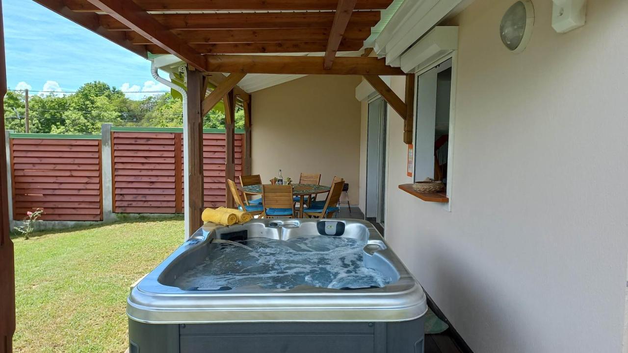 Villa Lovado Avec Jacuzzi 圣弗朗索瓦 外观 照片